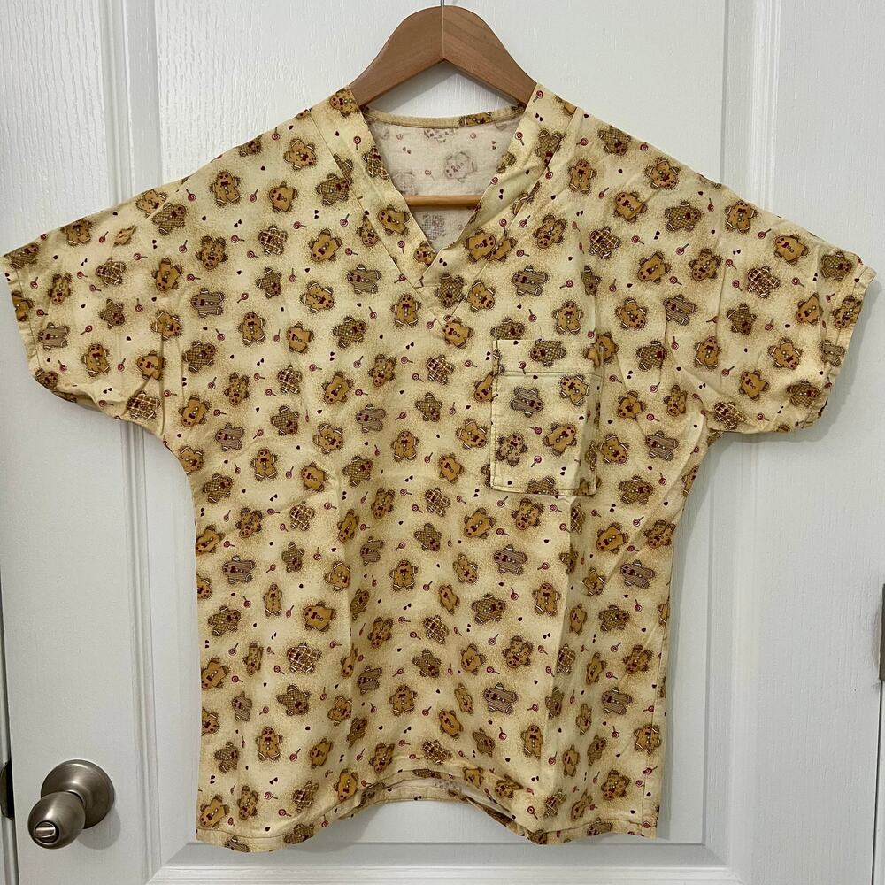 Christmas Gingerbread Men Pocket Scrubs Top | Light Brown/Tan | Small